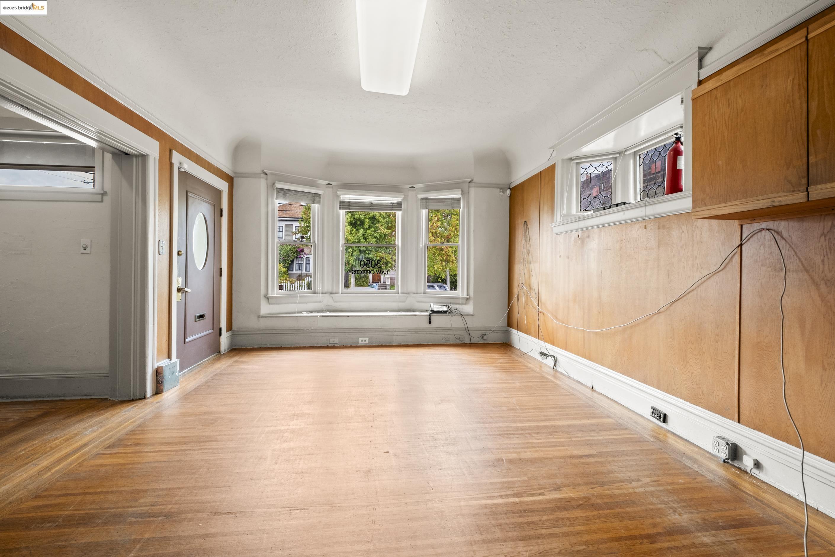 3050 Shattuck Avenue Berkeley, CA 94705 - Photo 13 of 41 a view of an empty room with a window
