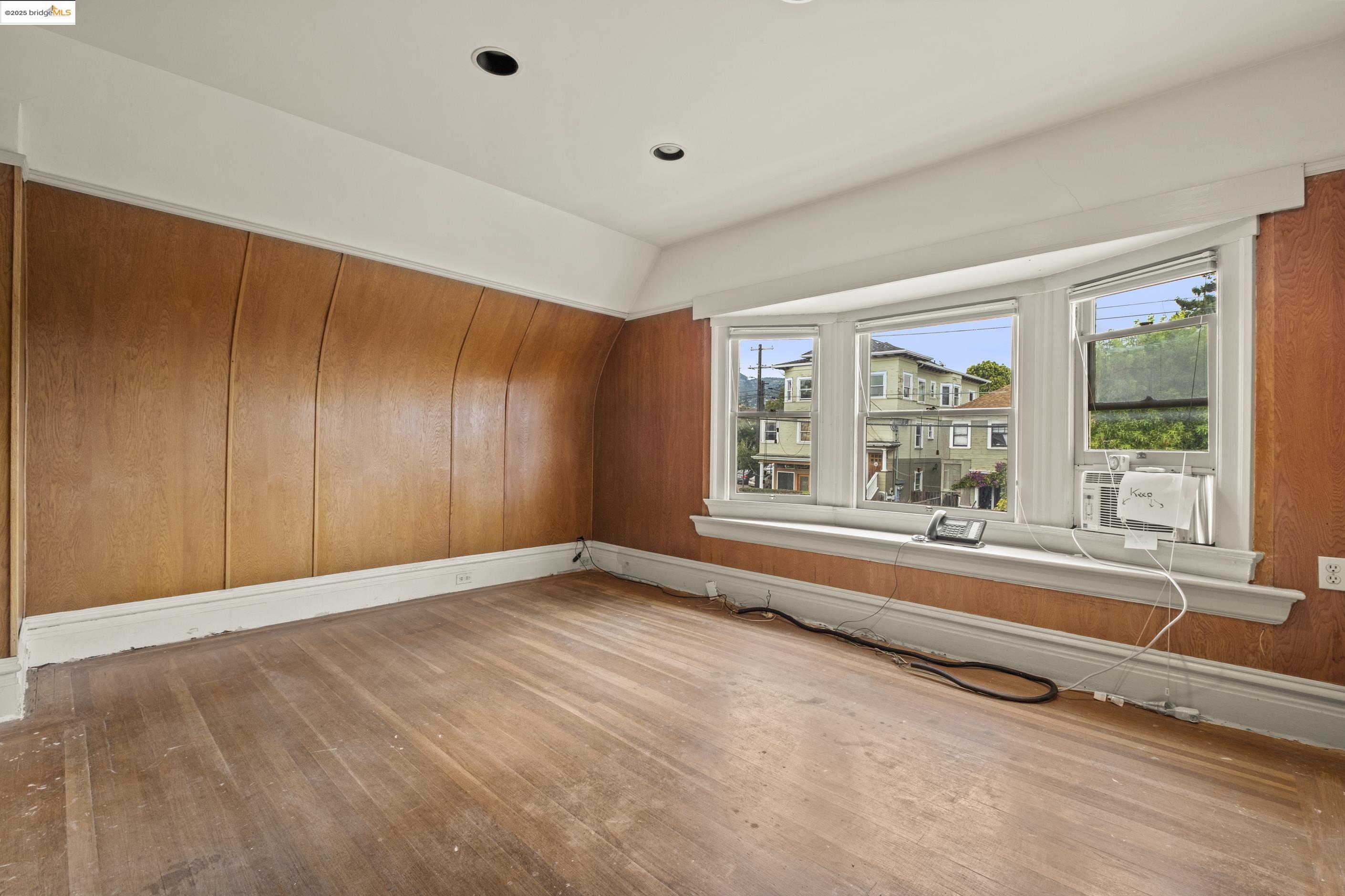 3050 Shattuck Avenue Berkeley, CA 94705 - Photo 19 of 41 a view of an empty room with a window