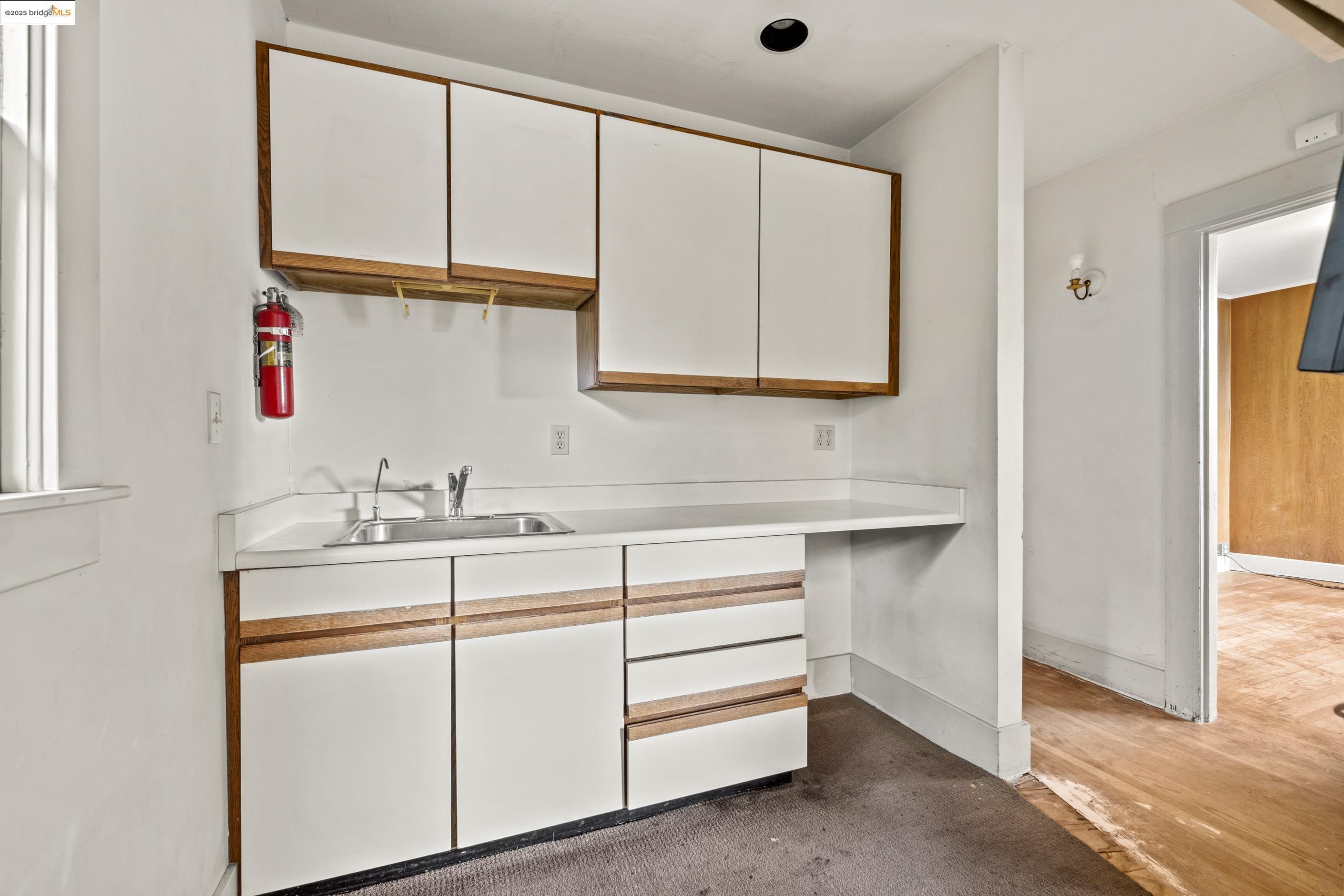 3050 Shattuck Avenue Berkeley, CA 94705 - Photo 29 of 41 a bathroom with a sink and a mirror