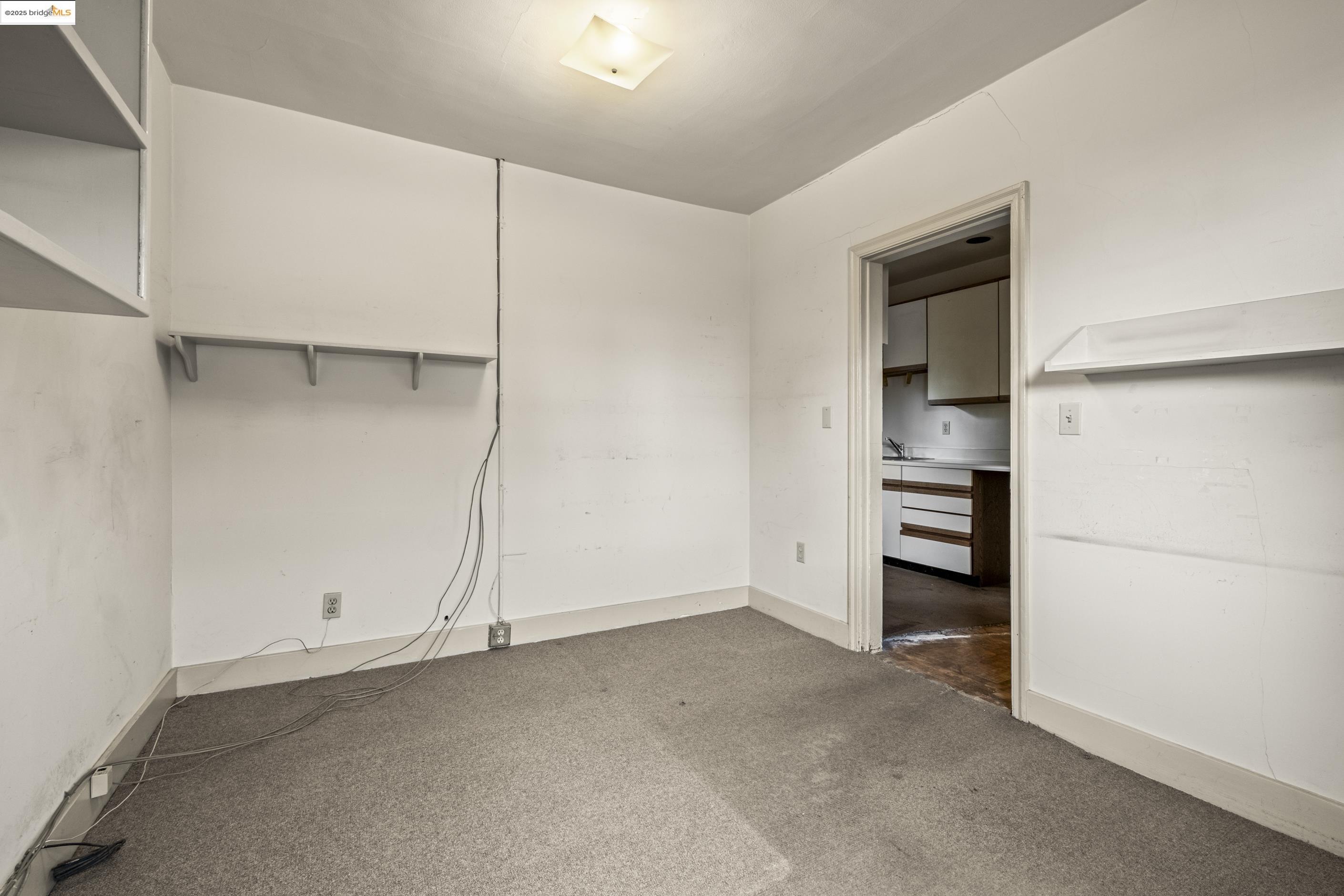 3050 Shattuck Avenue Berkeley, CA 94705 - Photo 32 of 41 a view of room and closet area