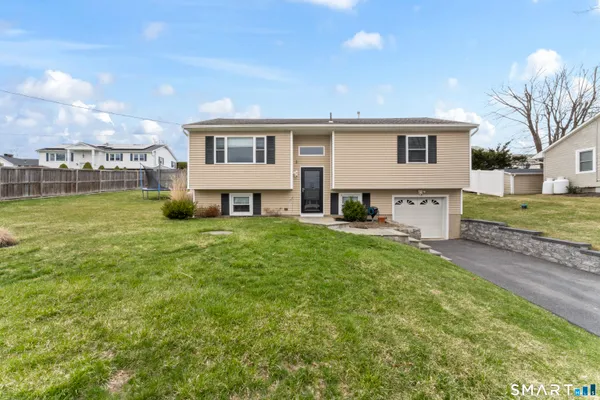 $510,000 | 16 Curtis Avenue, New Fairfield, CT 06812