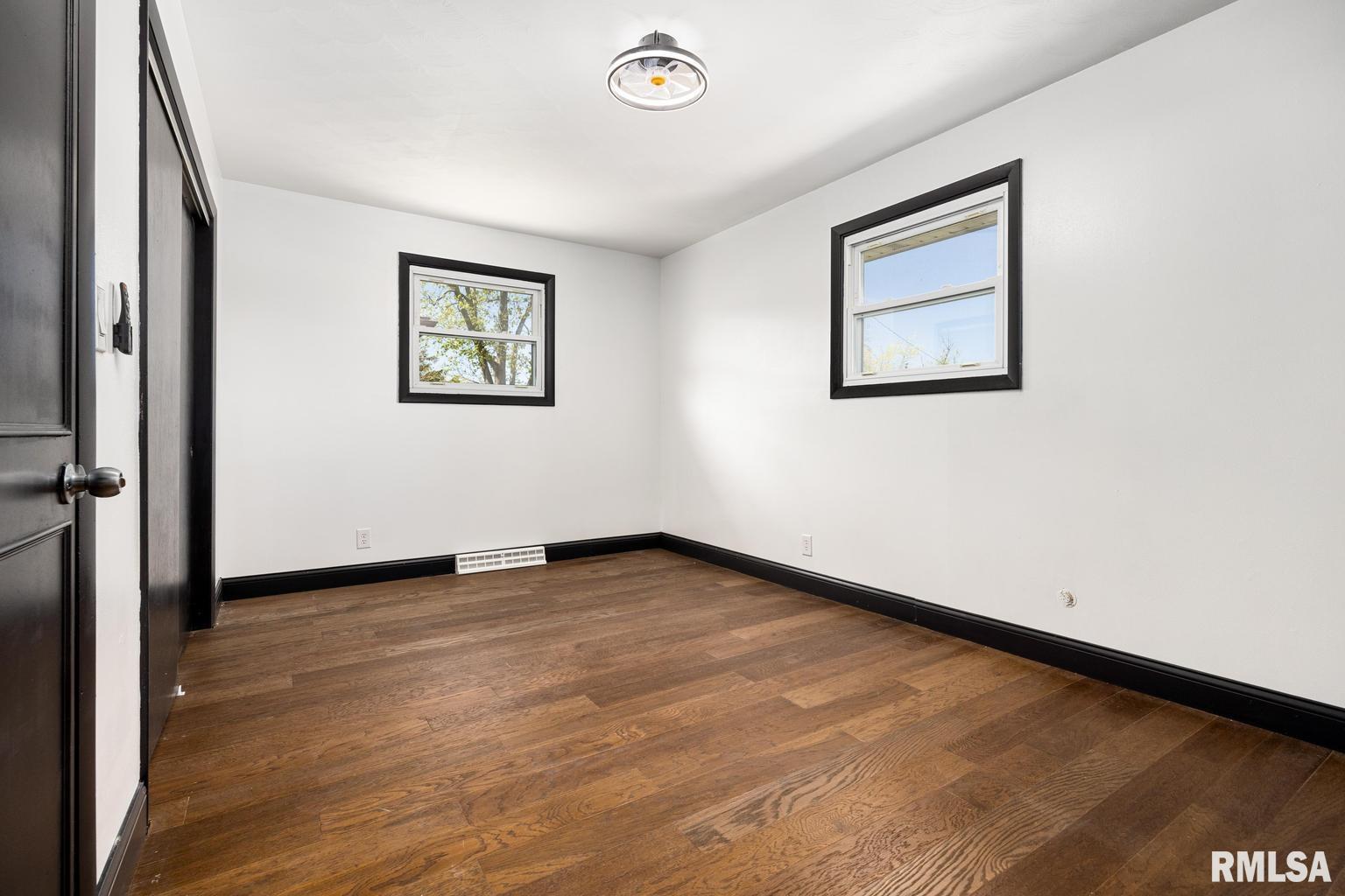 2216 West Westport Road Peoria, IL 61615 - Photo 12 of 31 Gallery Image 12