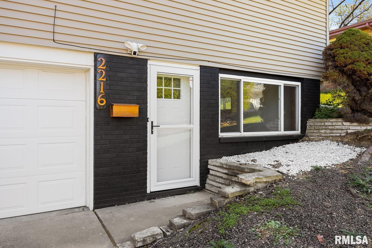 2216 West Westport Road Peoria, IL 61615 - Photo 2 of 31 Gallery Image 2
