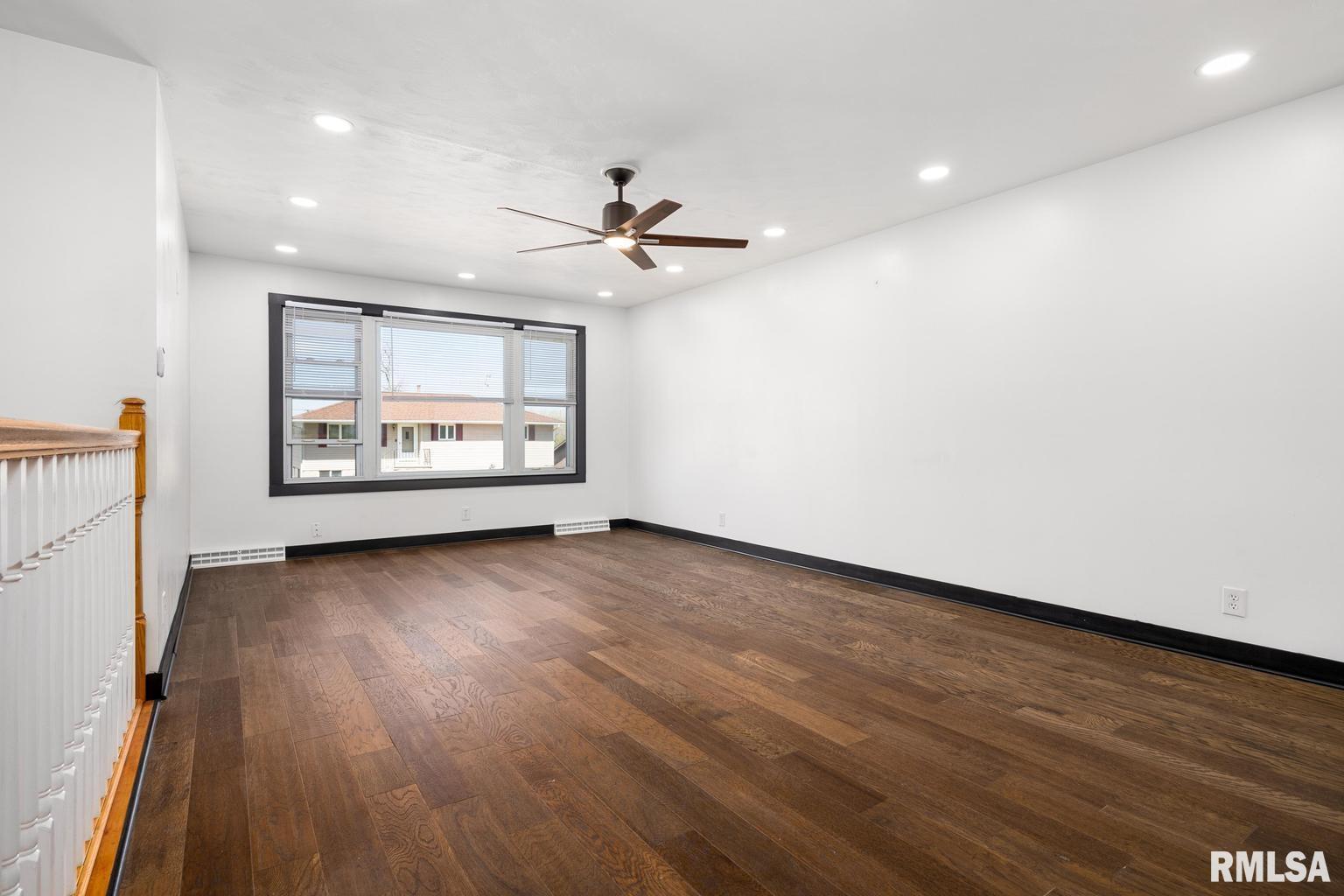 2216 West Westport Road Peoria, IL 61615 - Photo 3 of 31 Gallery Image 3