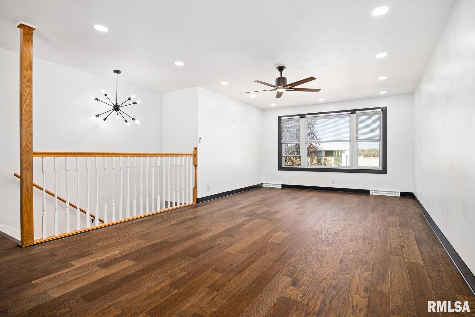 2216 West Westport Road Peoria, IL 61615 - Photo 4 of 31 Gallery Image 4