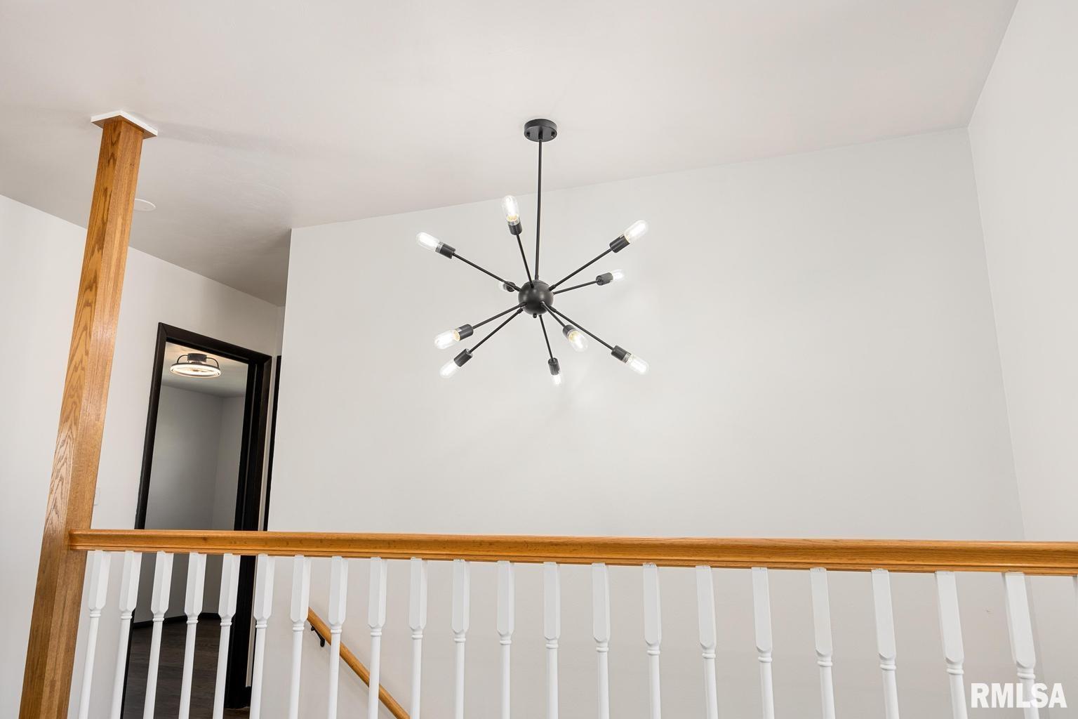 2216 West Westport Road Peoria, IL 61615 - Photo 5 of 31 Gallery Image 5