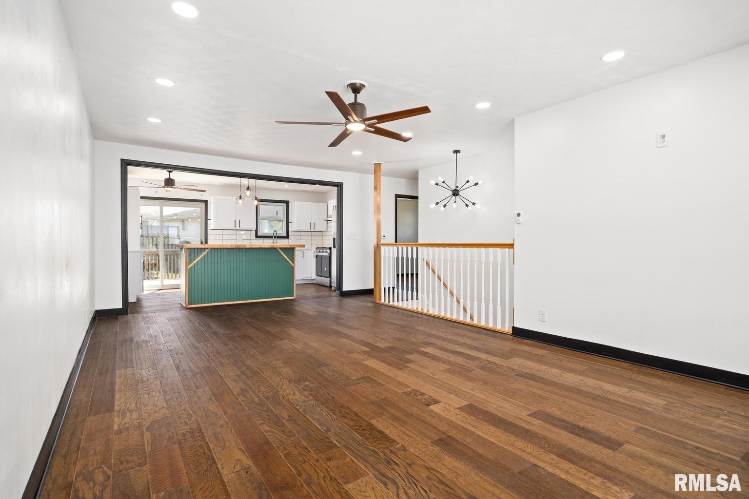 2216 West Westport Road Peoria, IL 61615 - Photo 6 of 31 Gallery Image 6