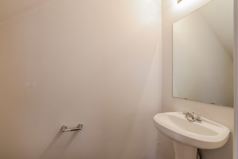 21622 Mamba Way Houston, TX 77073 - Photo 12 of 13 Photos may be representative of the floor plan and not the exact home. Finishes, layout, and features of the actual property for lease may vary.