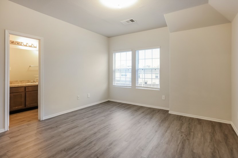 21622 Mamba Way Houston, TX 77073 - Photo 8 of 13 Photos may be representative of the floor plan and not the exact home. Finishes, layout, and features of the actual property for lease may vary.