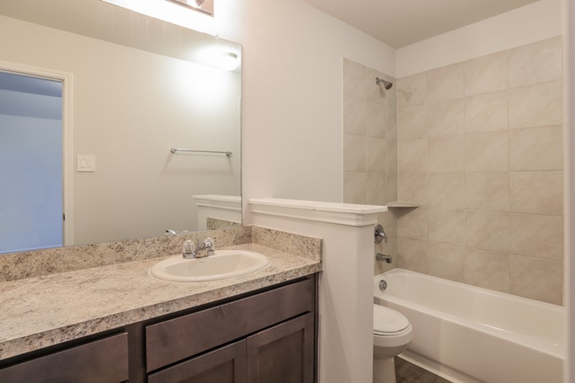 21622 Mamba Way Houston, TX 77073 - Photo 9 of 13 Photos may be representative of the floor plan and not the exact home. Finishes, layout, and features of the actual property for lease may vary.