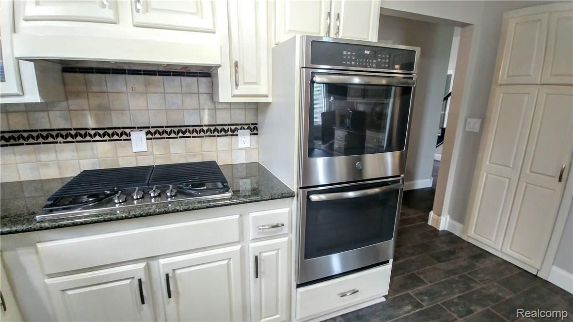 26581 Rinne Road New Boston, MI 48164 - Photo 10 of 35 NEW 2018 COOKTOP AND DOUBLE CONVECTION OVEN
