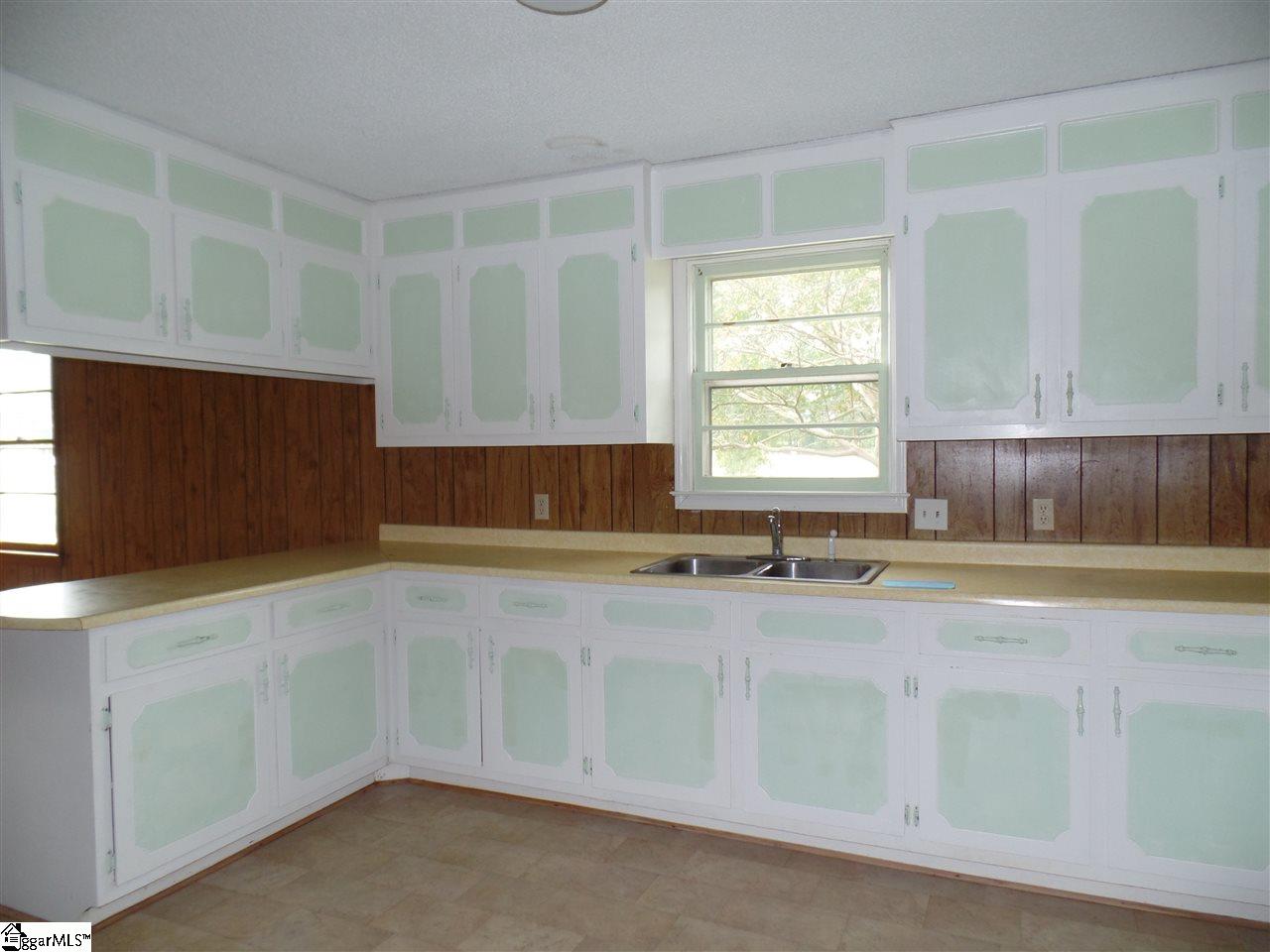 105 Cooper Lake Road Simpsonville, SC 29681 - Photo 4 of 9 Gallery Image 4