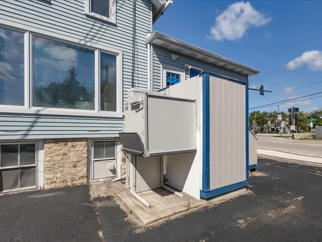 $420,000 | 111 West Railroad Avenue, Bartlett, IL 60103