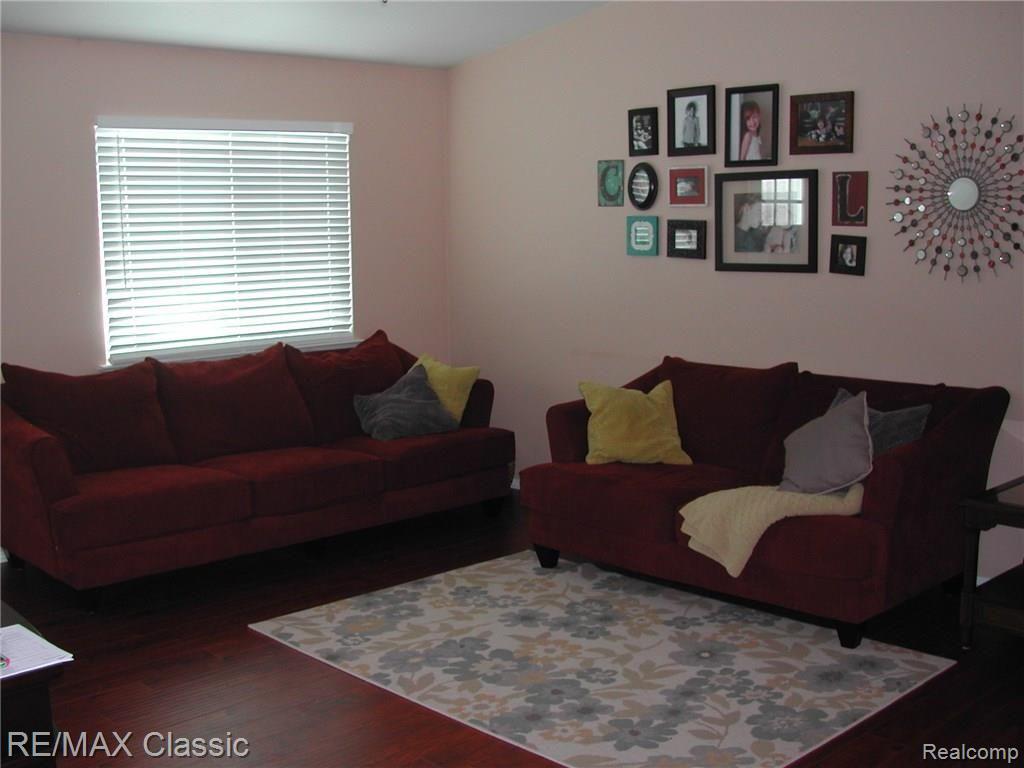 21744 Ruth Street Farmington Hills, MI 48336 - Photo 3 of 17