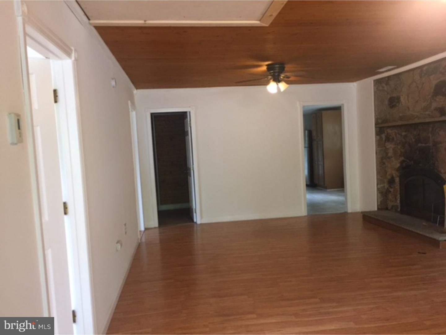 585 Berlin Road Clementon, NJ 08021 - Photo 3 of 7