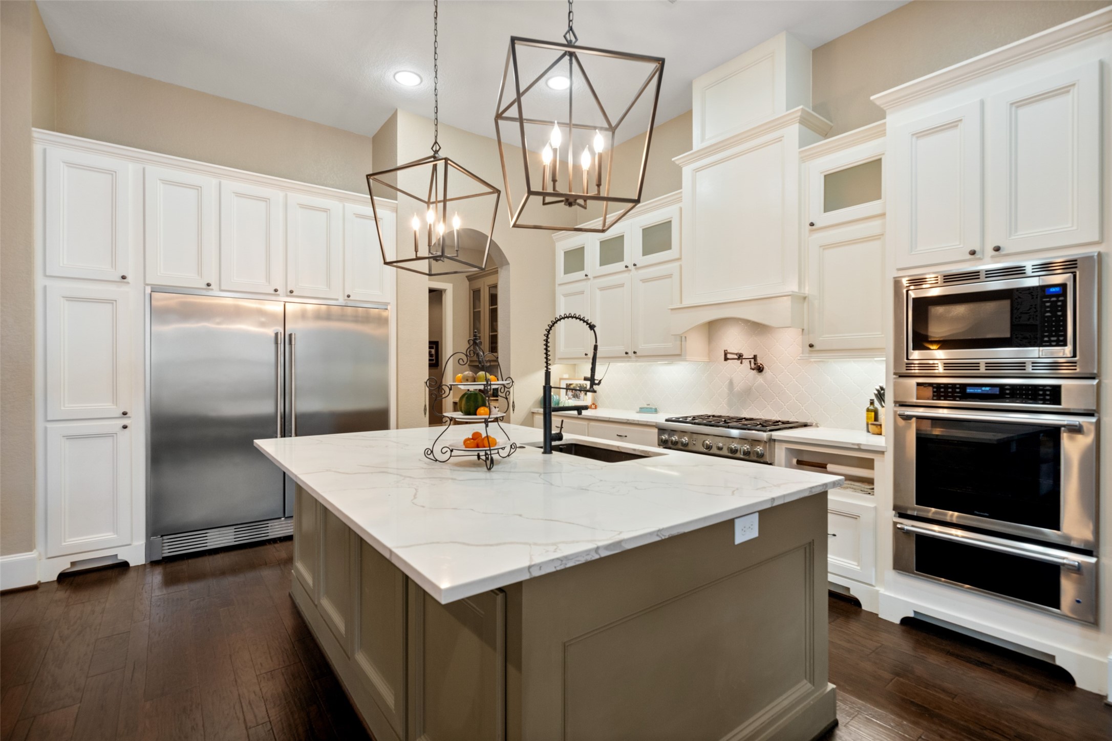 1702 Hunters Trail Friendswood, TX 77546 - Photo 17 of 42 a kitchen with a sink a microwave a stove and refrigerator