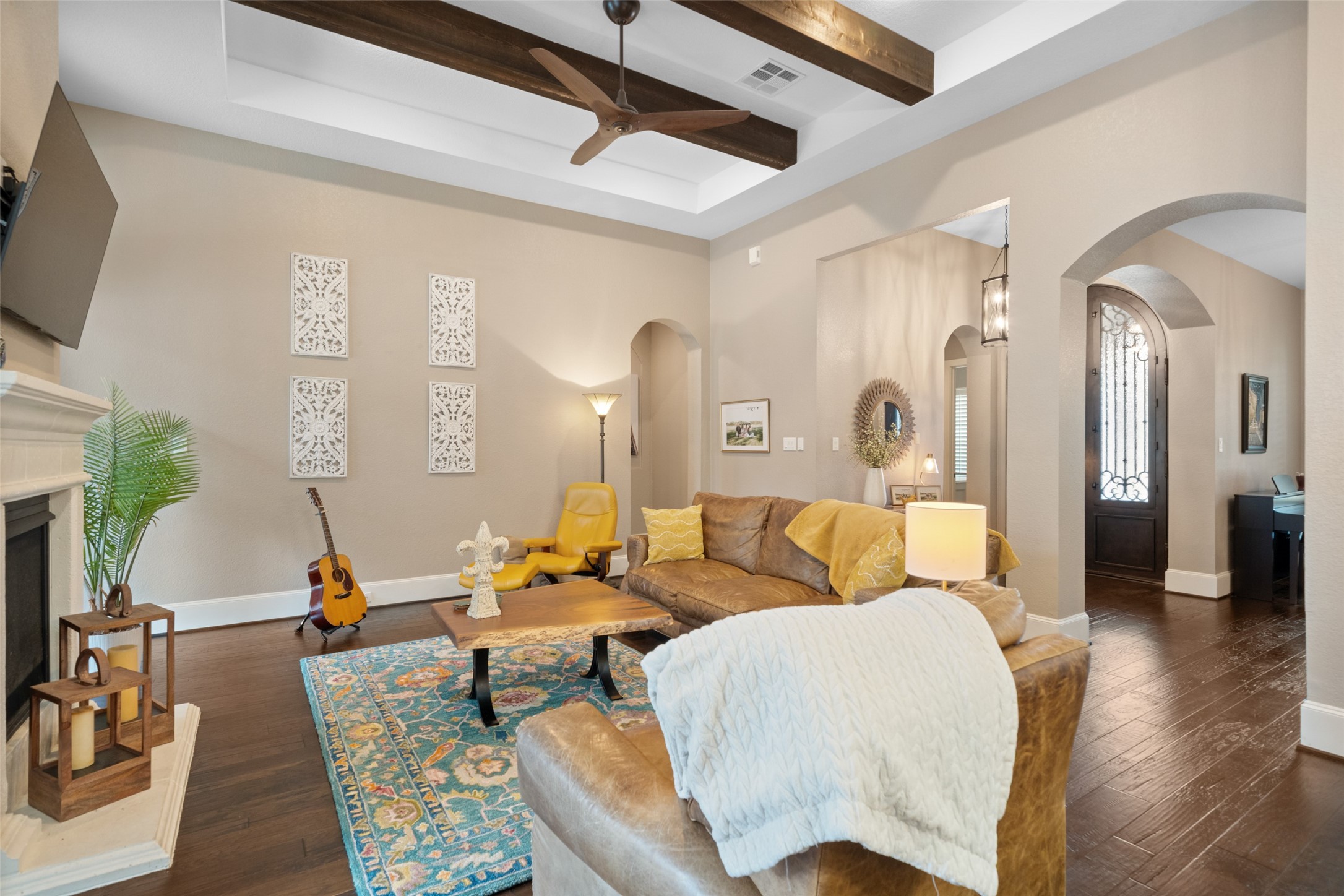 1702 Hunters Trail Friendswood, TX 77546 - Photo 21 of 42 a living room with furniture and a flat screen tv