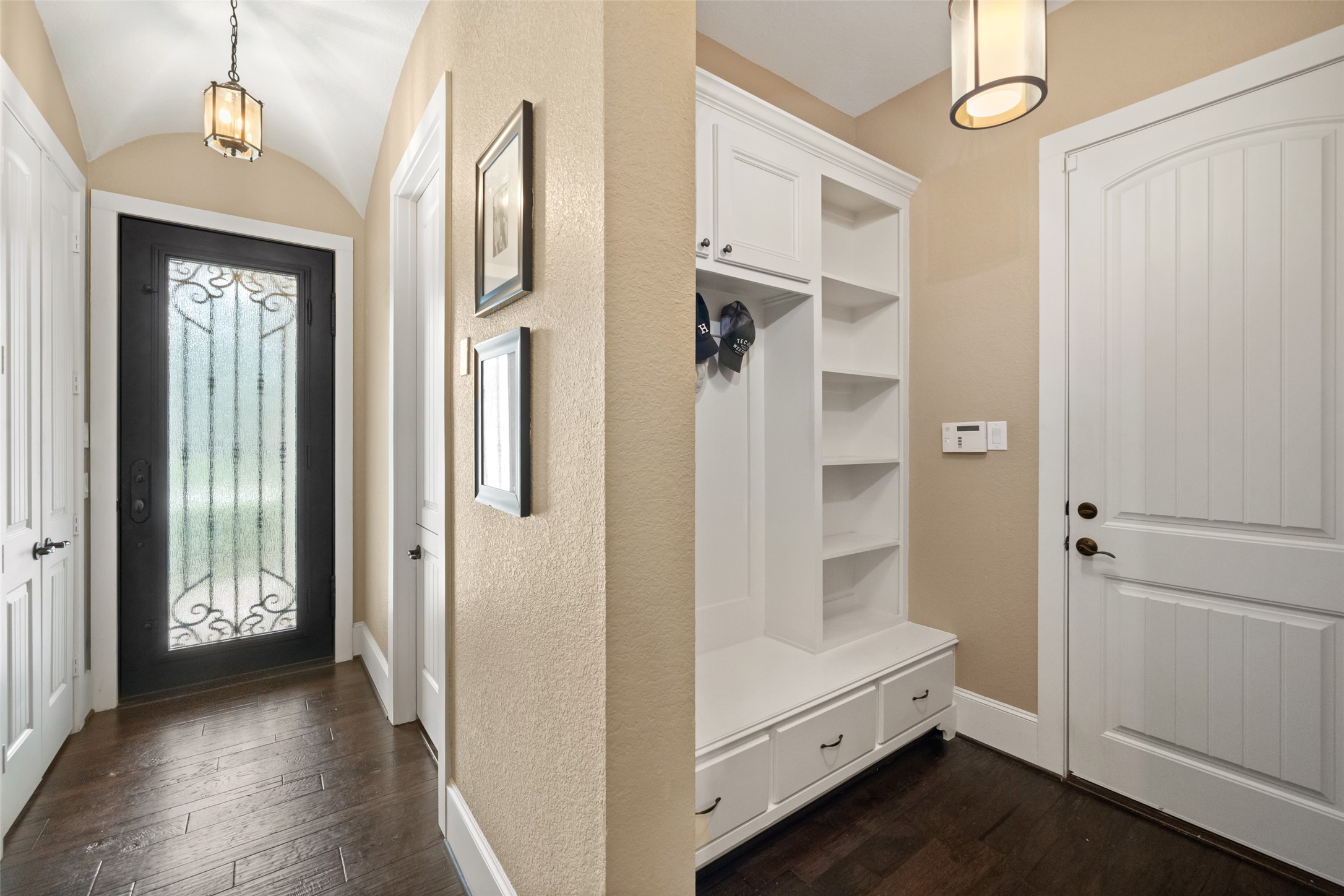 1702 Hunters Trail Friendswood, TX 77546 - Photo 33 of 42 a bathroom with a double vanity sink and mirror