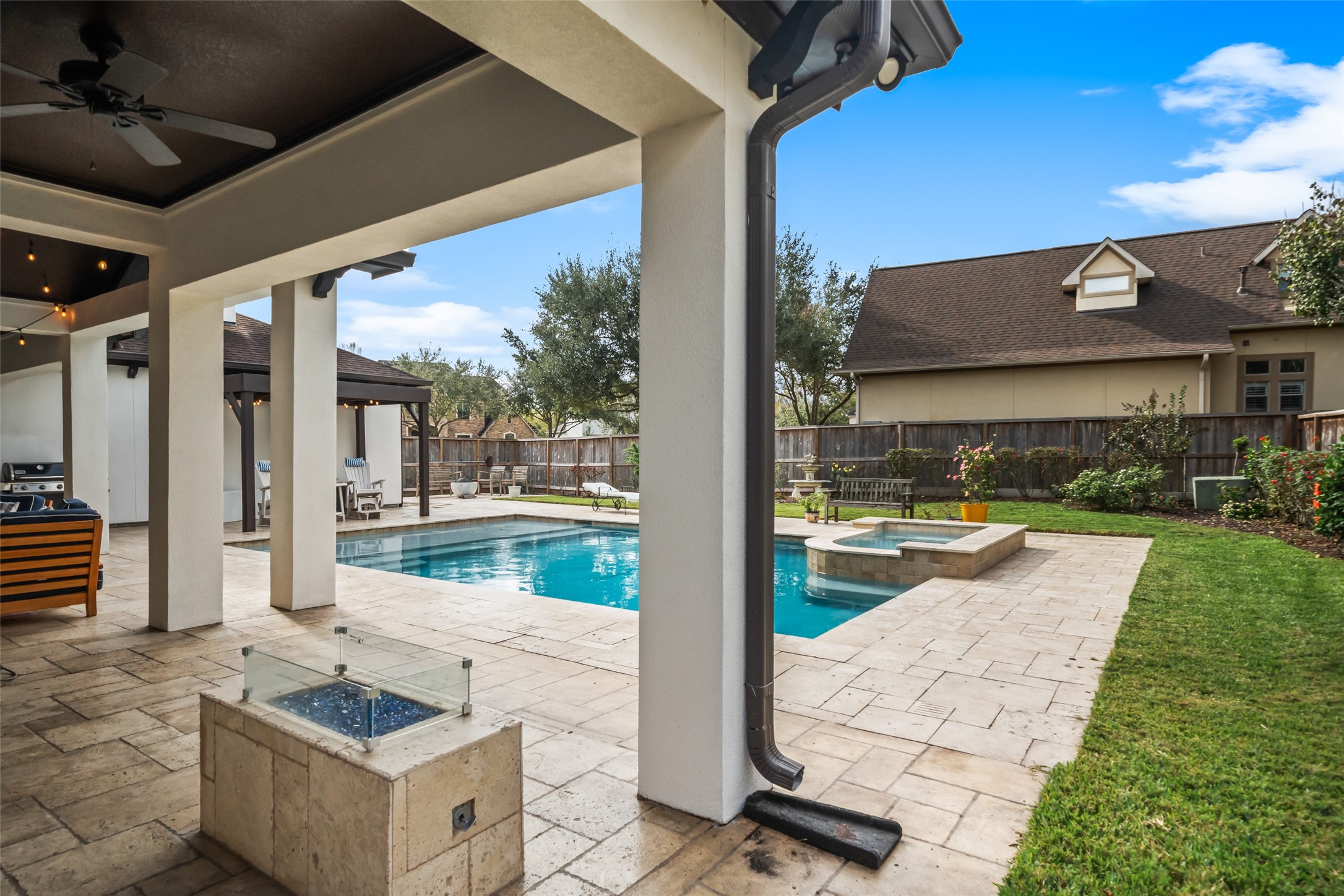 1702 Hunters Trail Friendswood, TX 77546 - Photo 41 of 42 a outdoor view with a sitting space