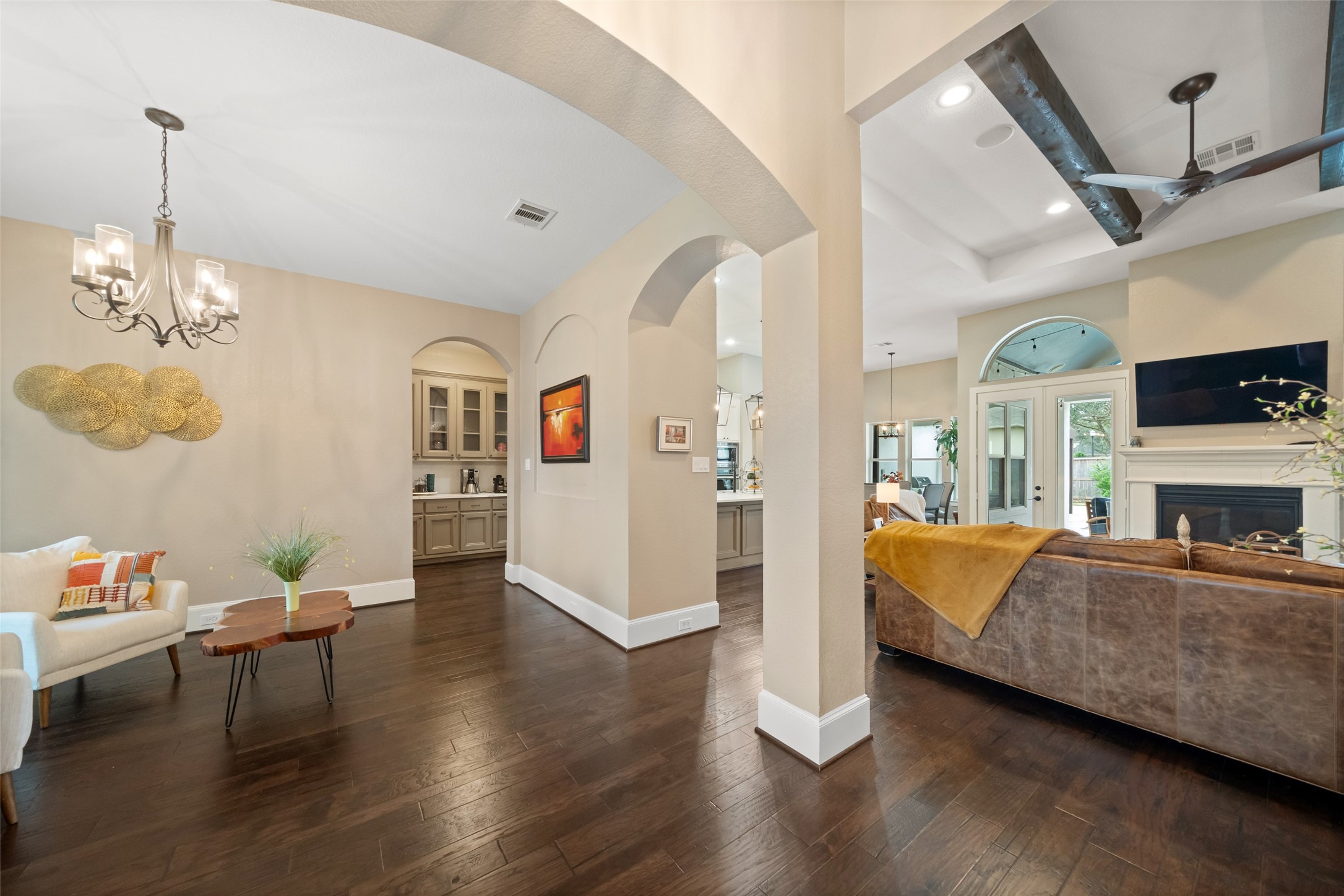 1702 Hunters Trail Friendswood, TX 77546 - Photo 10 of 42 a living room with fireplace furniture and a chandelier