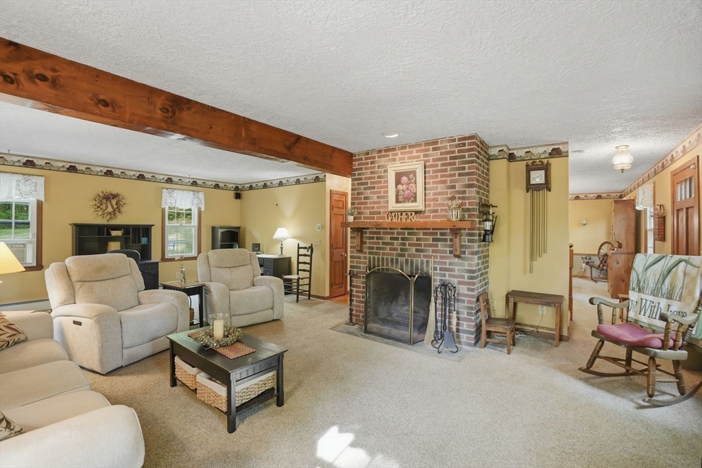 180 Oxford Road Charlton, MA 01507 - Photo 4 of 42