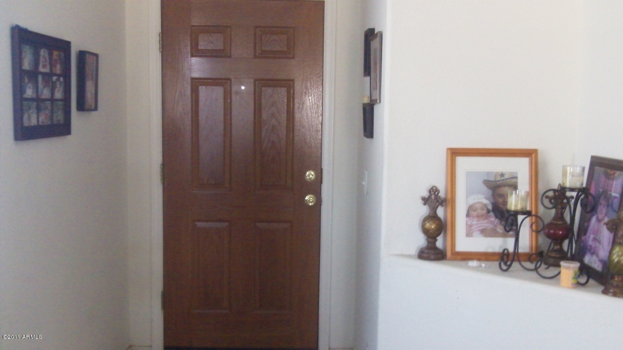 6326 West Riva Road Phoenix, AZ 85043 - Photo 2 of 9 117_1885