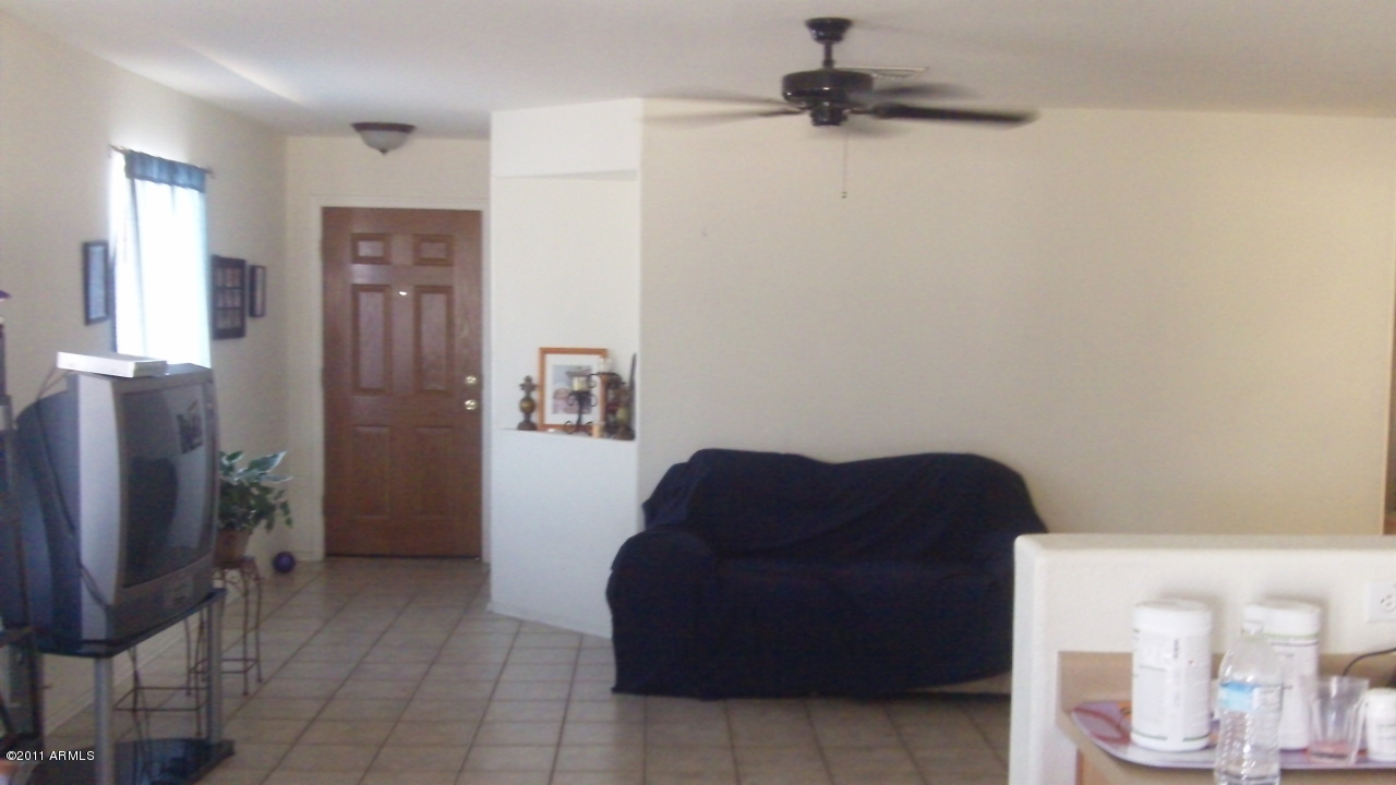 6326 West Riva Road Phoenix, AZ 85043 - Photo 4 of 9 117_1898