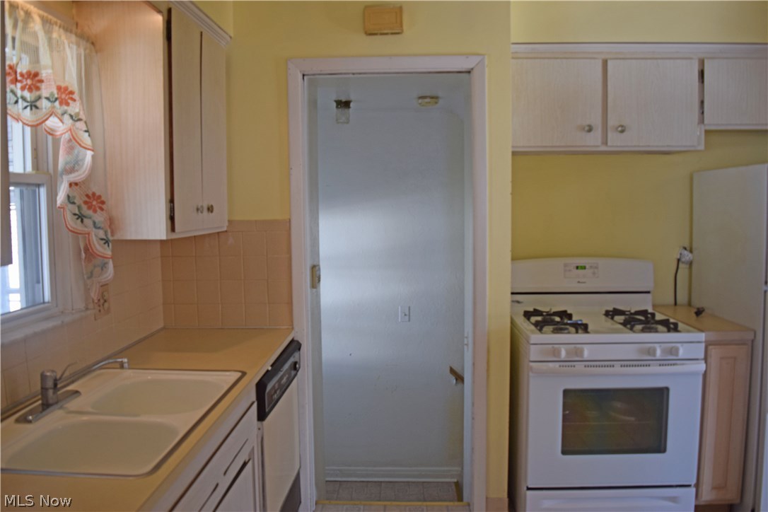 1200 Sunset Road Cleveland, OH 44124 - Photo 11 of 23