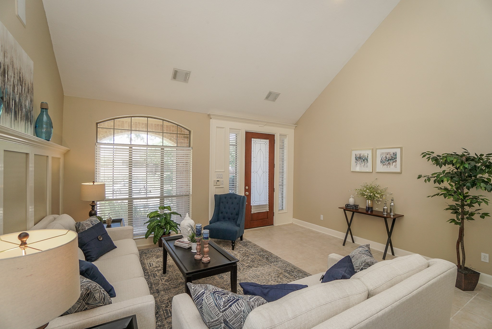 2335 Ralston Branch Way Sugar Land, TX 77479 - Photo 10 of 47 a living room with furniture and a potted plant