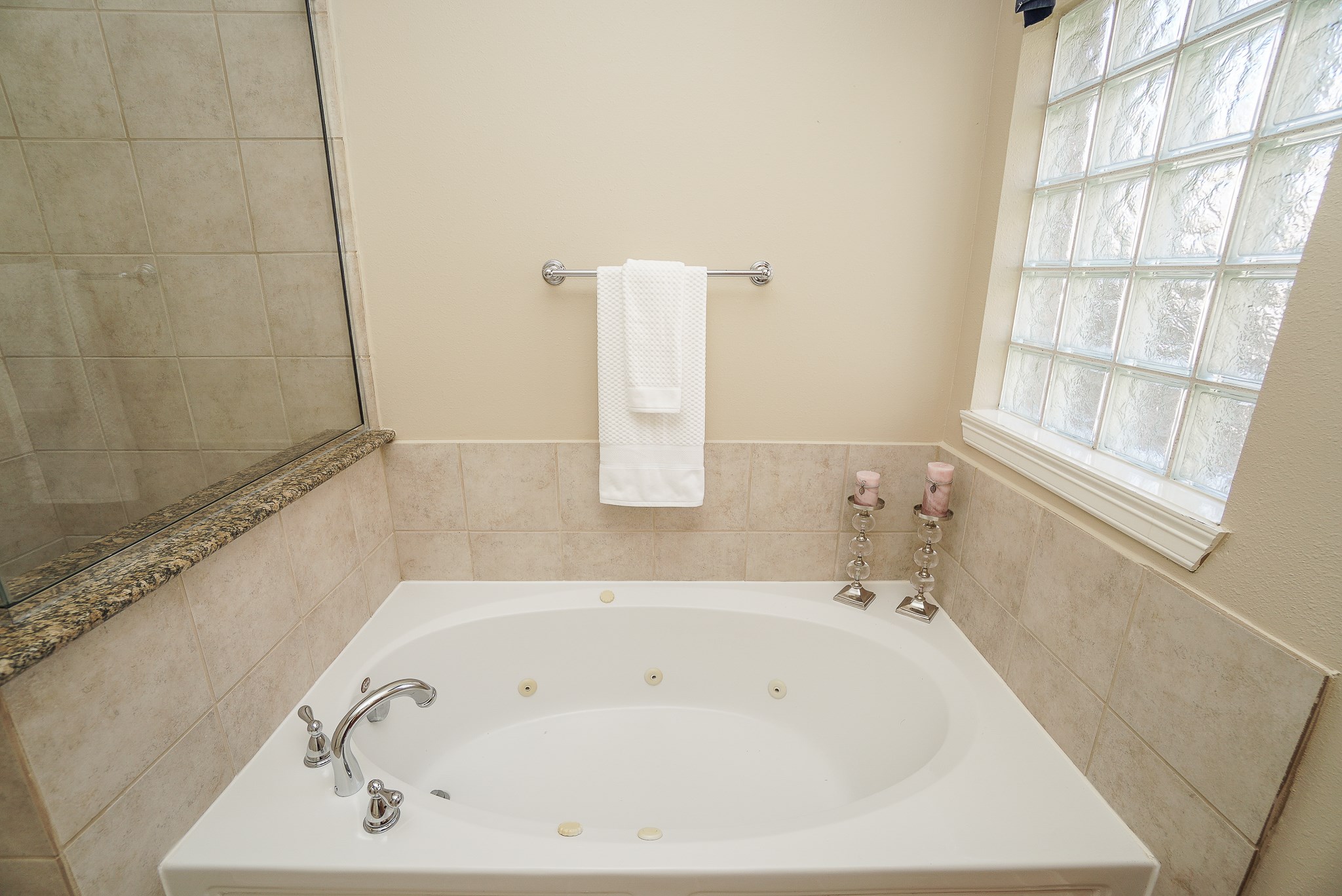 2335 Ralston Branch Way Sugar Land, TX 77479 - Photo 32 of 47 a bathroom with a bathtub