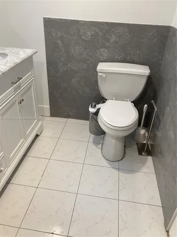 $220,000 | 800 Northeast 195th Street, Unit 314, Miami, FL 33179