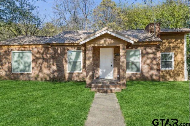 $169,900 | 406 Giles Street, Mineola, TX 75773