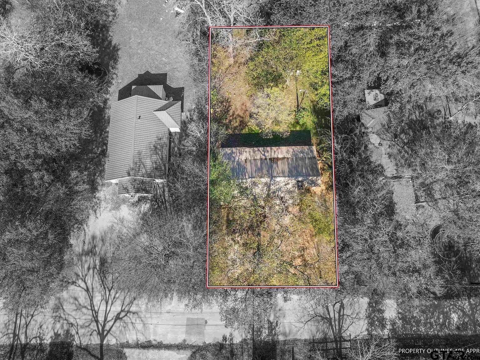 406 Giles Street Mineola, TX 75773 - Photo 2 of 19 a bathroom with a shower