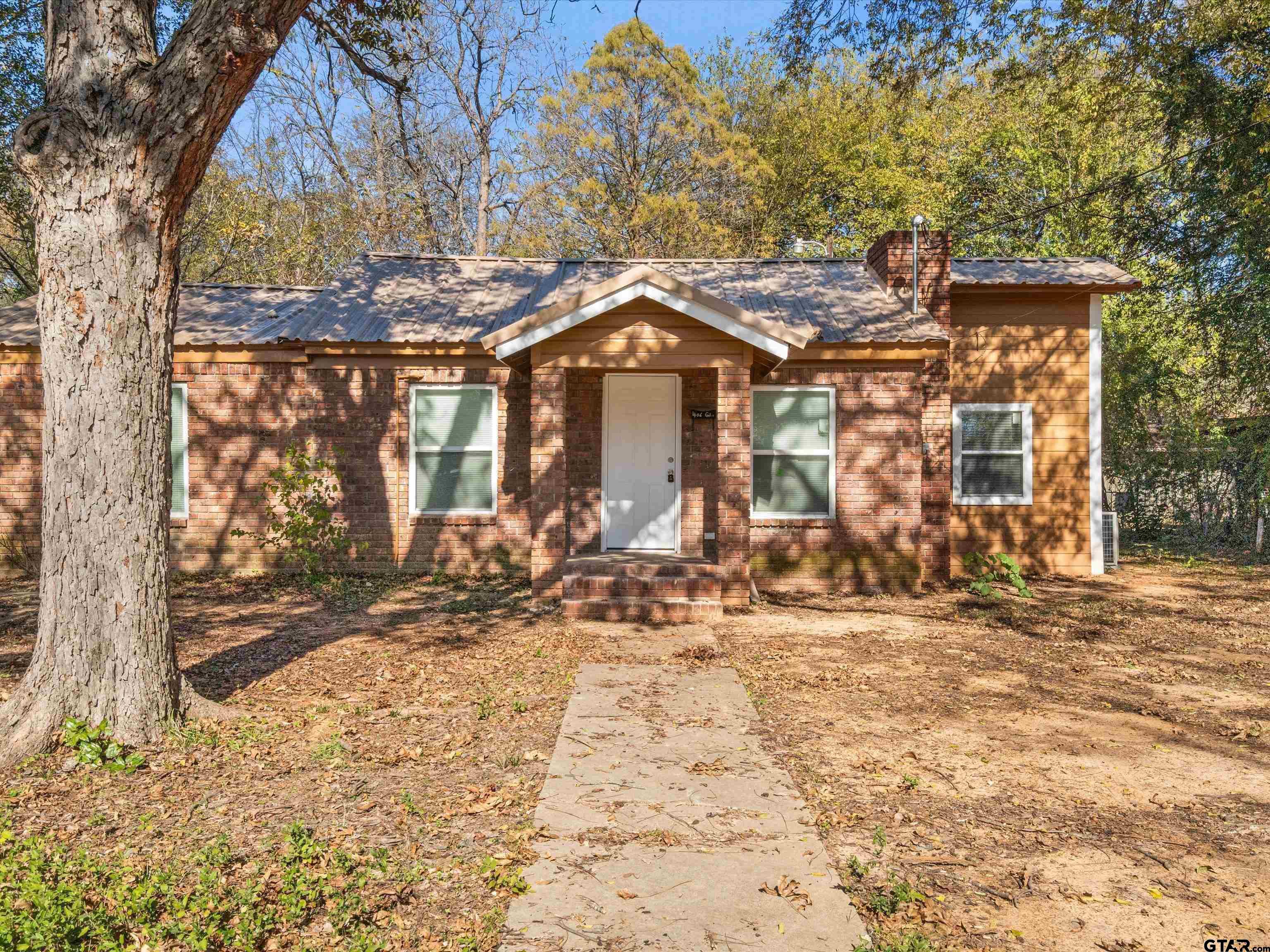 406 Giles Street Mineola, TX 75773 - Photo 10 of 19 a front view of a house