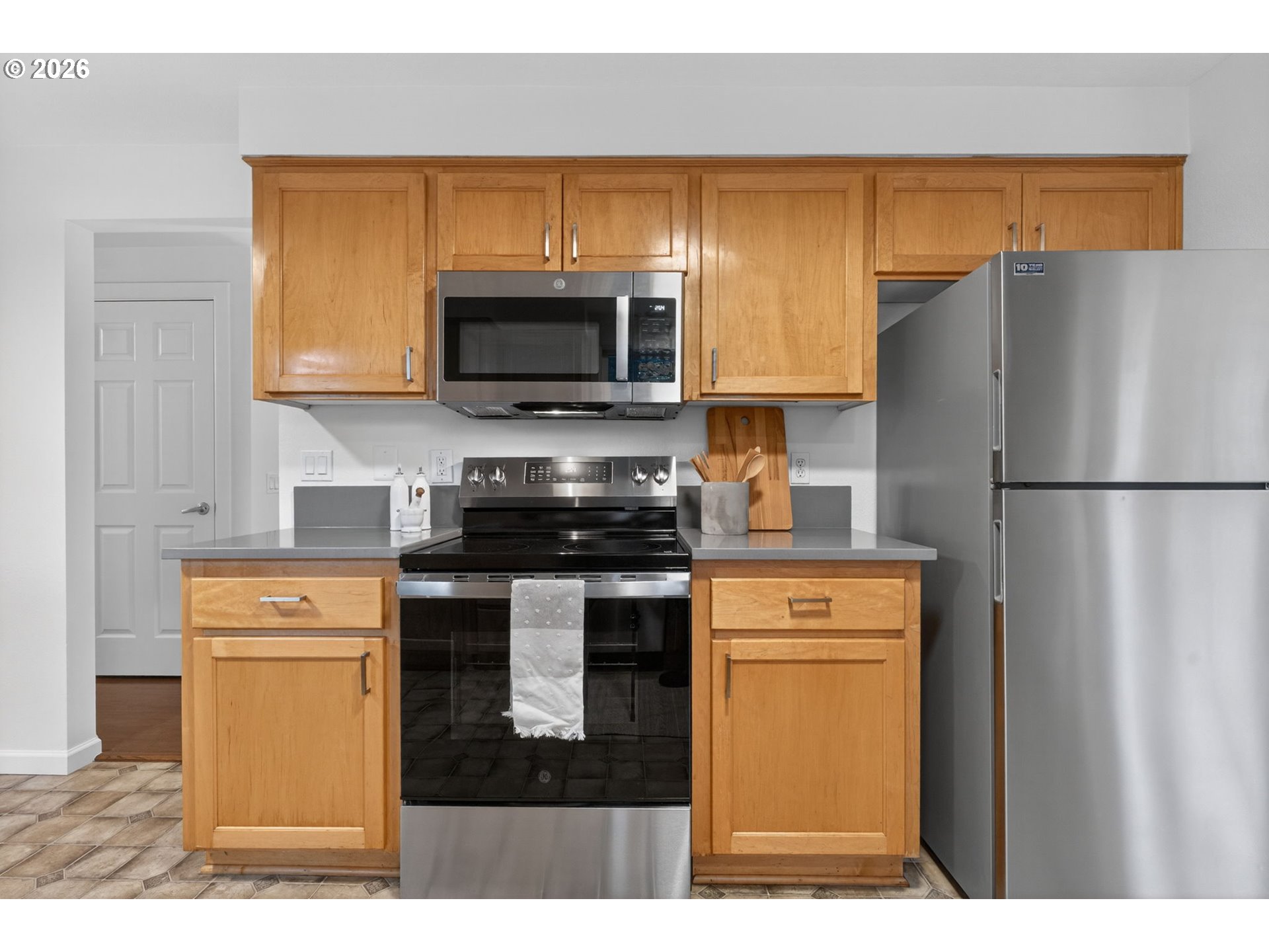5690 Southwest 203rd Avenue Beaverton, OR 97078 - Photo 9 of 37 Kitchen