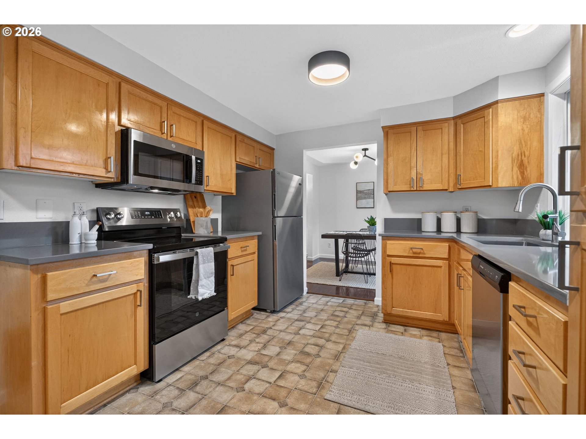 5690 Southwest 203rd Avenue Beaverton, OR 97078 - Photo 10 of 37 Kitchen