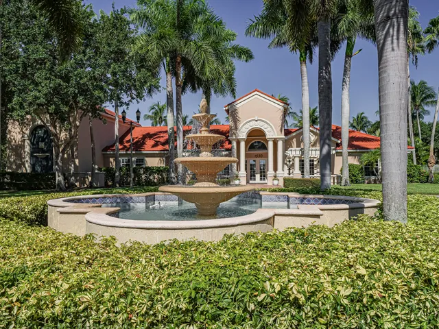 $210,000 | 1640 North 42ND Circle, Unit 105, Vero Beach, FL 32967