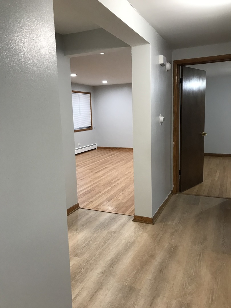 6854 Cermak Road, Unit GC Berwyn, IL 60402 - Photo 6 of 9 a view of an empty room