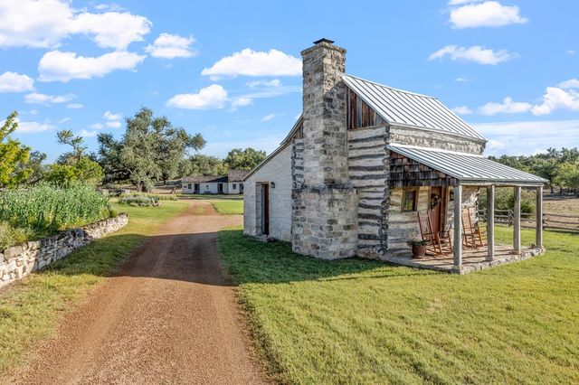 $998,500 | 1024 Pecan Creek Road, Fredericksburg, TX 78624