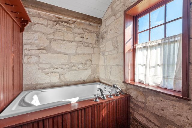 $998,500 | 1024 Pecan Creek Road, Fredericksburg, TX 78624