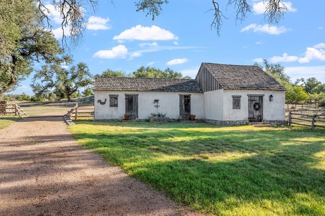 $998,500 | 1024 Pecan Creek Road, Fredericksburg, TX 78624