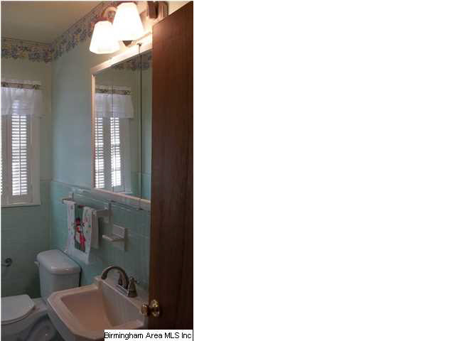 657 Alabama Avenue Oneonta, AL 35121 - Photo 11 of 26