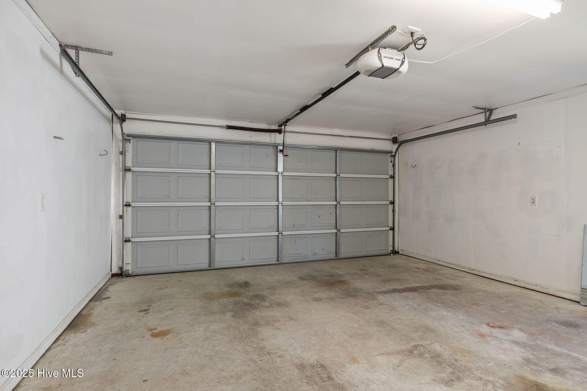 608 Barbour Road Morehead City, NC 28557 - Photo 25 of 41 Garage