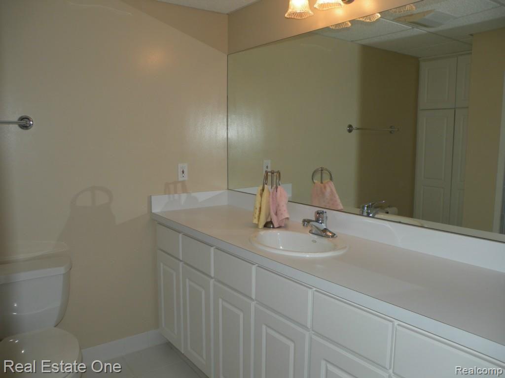774 Loggers Circle Rochester, MI 48307 - Photo 25 of 30 DSCN0657.jpg