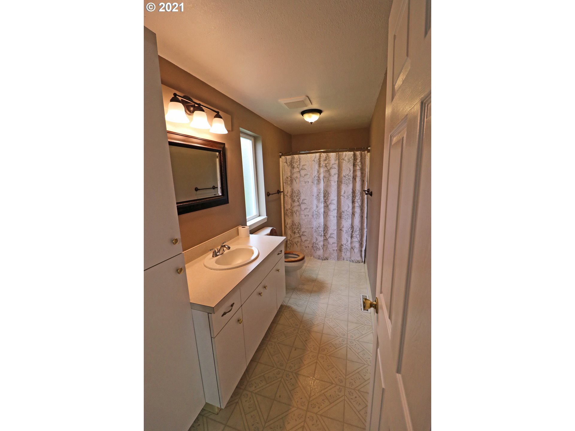 6200 Southeast Wallace Road Dayton, OR 97114 - Photo 13 of 18 Gallery Image 13