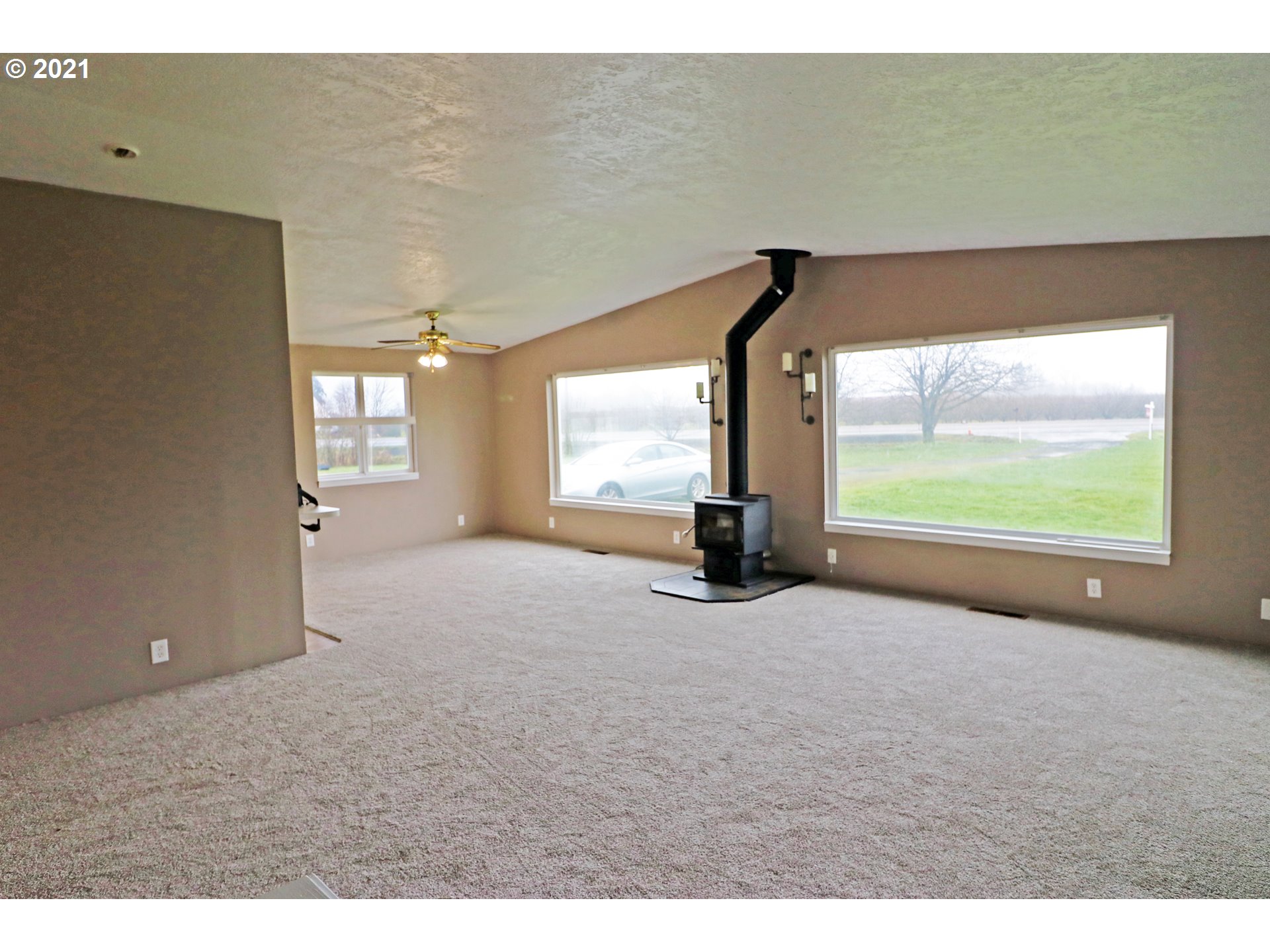 6200 Southeast Wallace Road Dayton, OR 97114 - Photo 3 of 18 Gallery Image 3