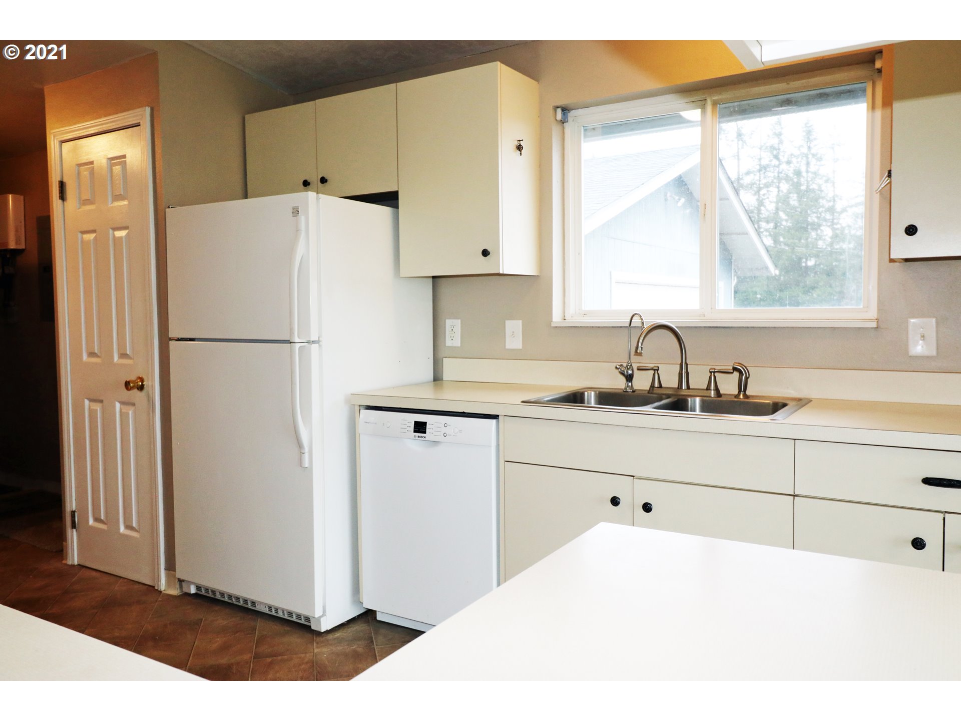 6200 Southeast Wallace Road Dayton, OR 97114 - Photo 7 of 18 Gallery Image 7