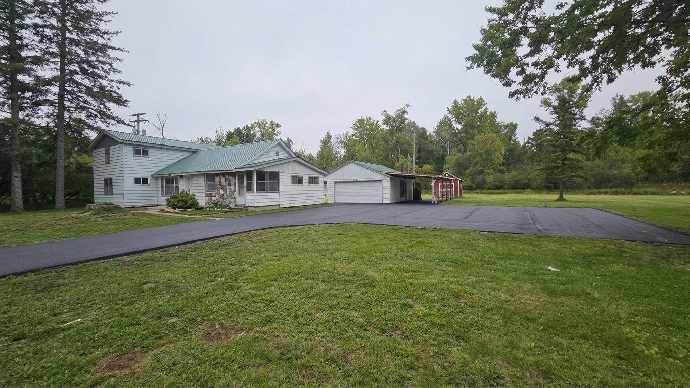3252 Pine River Road Standish, MI 48658 - Photo 2 of 21 1000021888 (1)