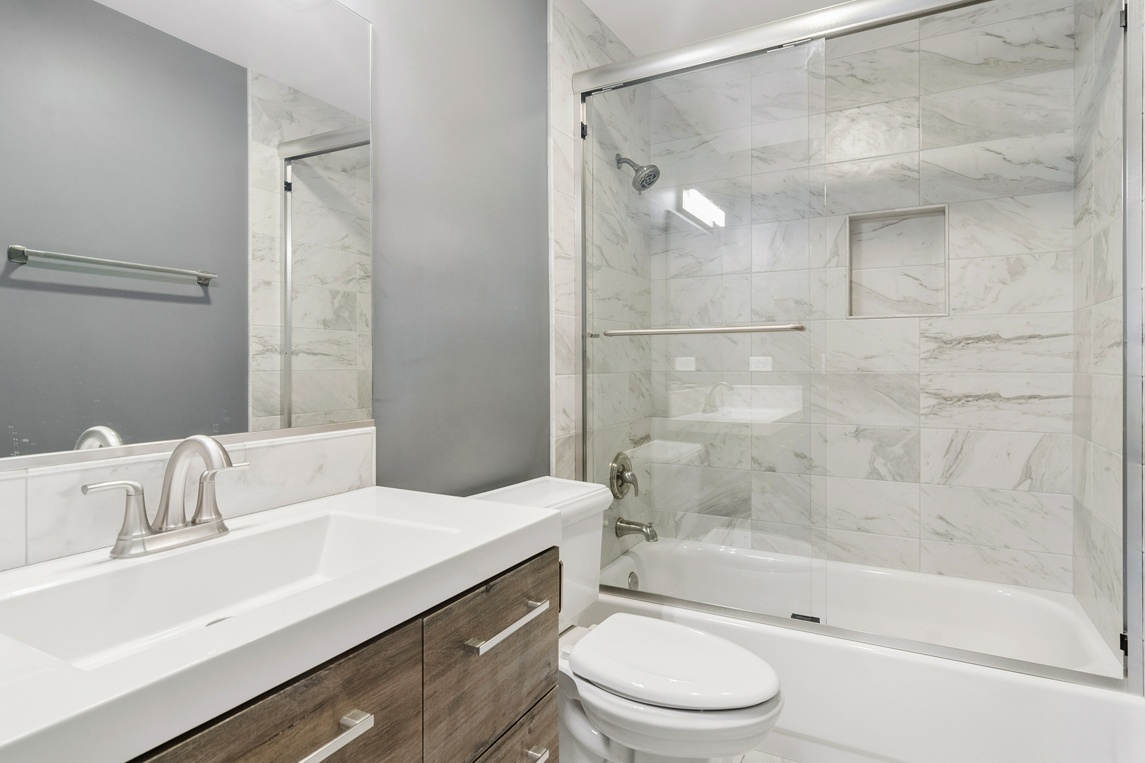 563 Woodview Road, Unit D Lake Barrington, IL 60010 - Photo 14 of 34