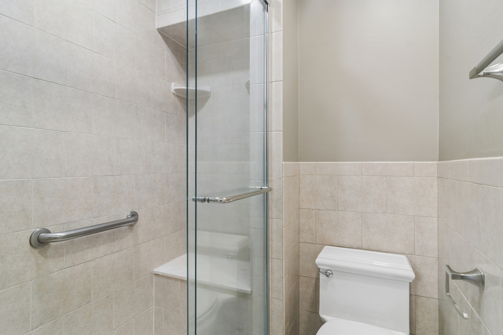 563 Woodview Road, Unit D Lake Barrington, IL 60010 - Photo 20 of 34